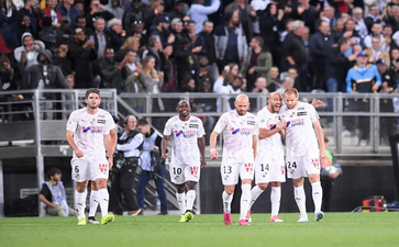 如何对待总玩游戏的青少年抑郁症患者